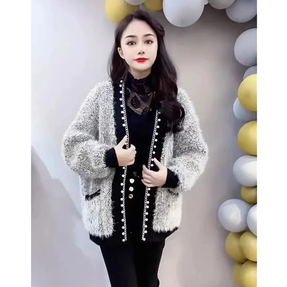 

2023 Autumn New Grey Small Fragrant Style Knitted Cardigan Coat Beading Bright Silk Sweater Women's Heavy Industry Knitt Jacket