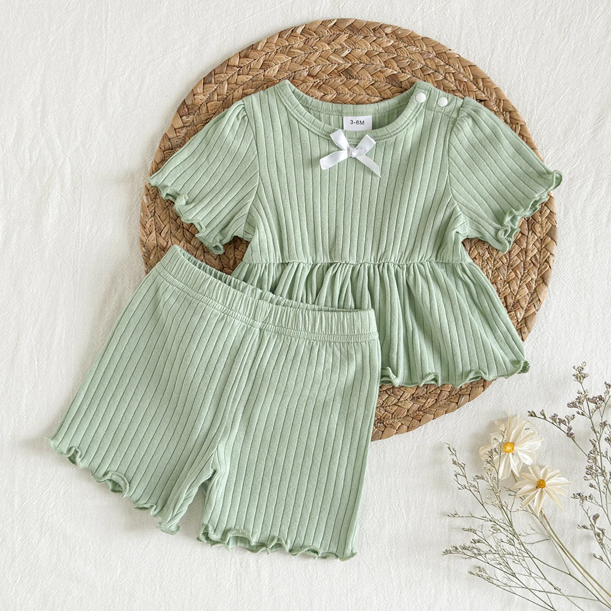Cute Green Short Sleeved Set for Newborn Baby Girls aged 0-9 Months Cotton Comfortable summer 2PCS Clothing Set