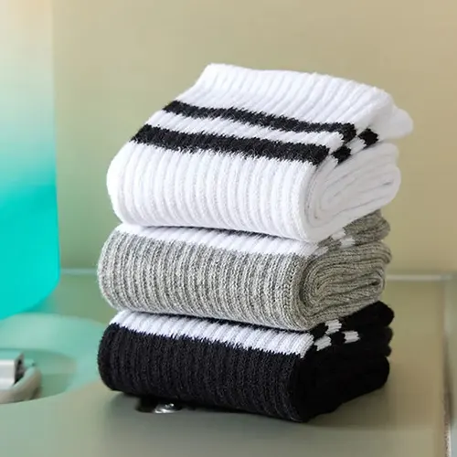 جوارب نسائية وجوارب