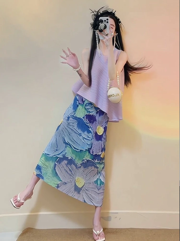 

Elegant Pure Color Printed Silk Top with Pleated Half Skirt Women's Fashionable Summer Outfit Three Houses Art Creation