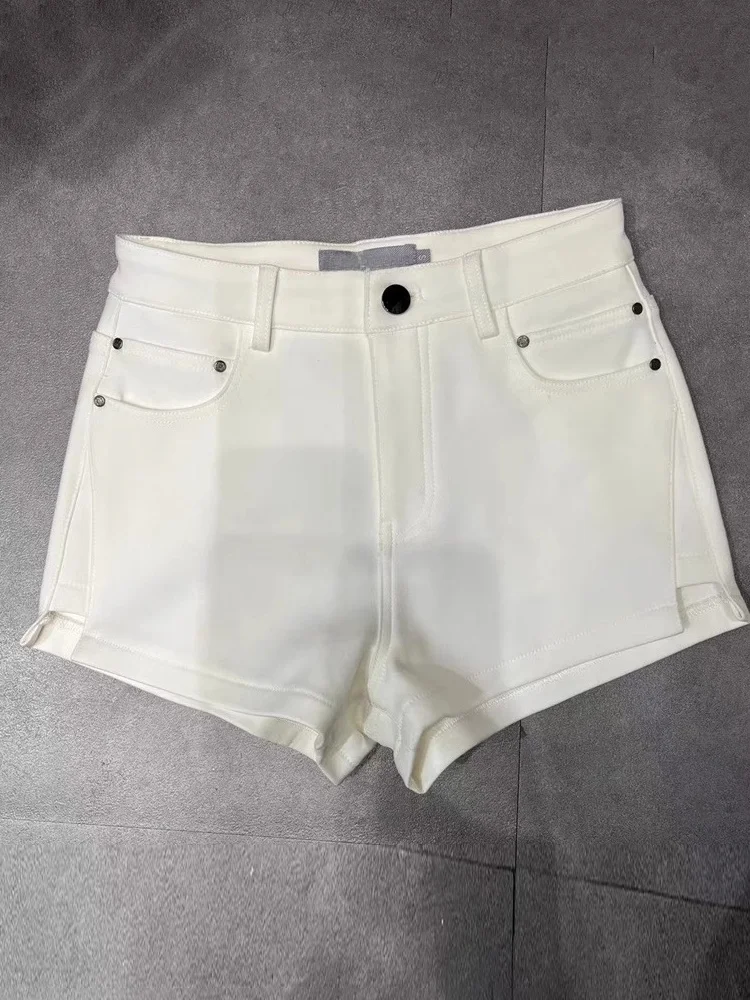 

Белые повседневные женские шорты на лето 2025: Новинка, с завышенной талией, стройнящие, универсальные, в стиле «пикантная девушка», закрывающие ягодицы, прямые, А-силуэт, хит продаж
