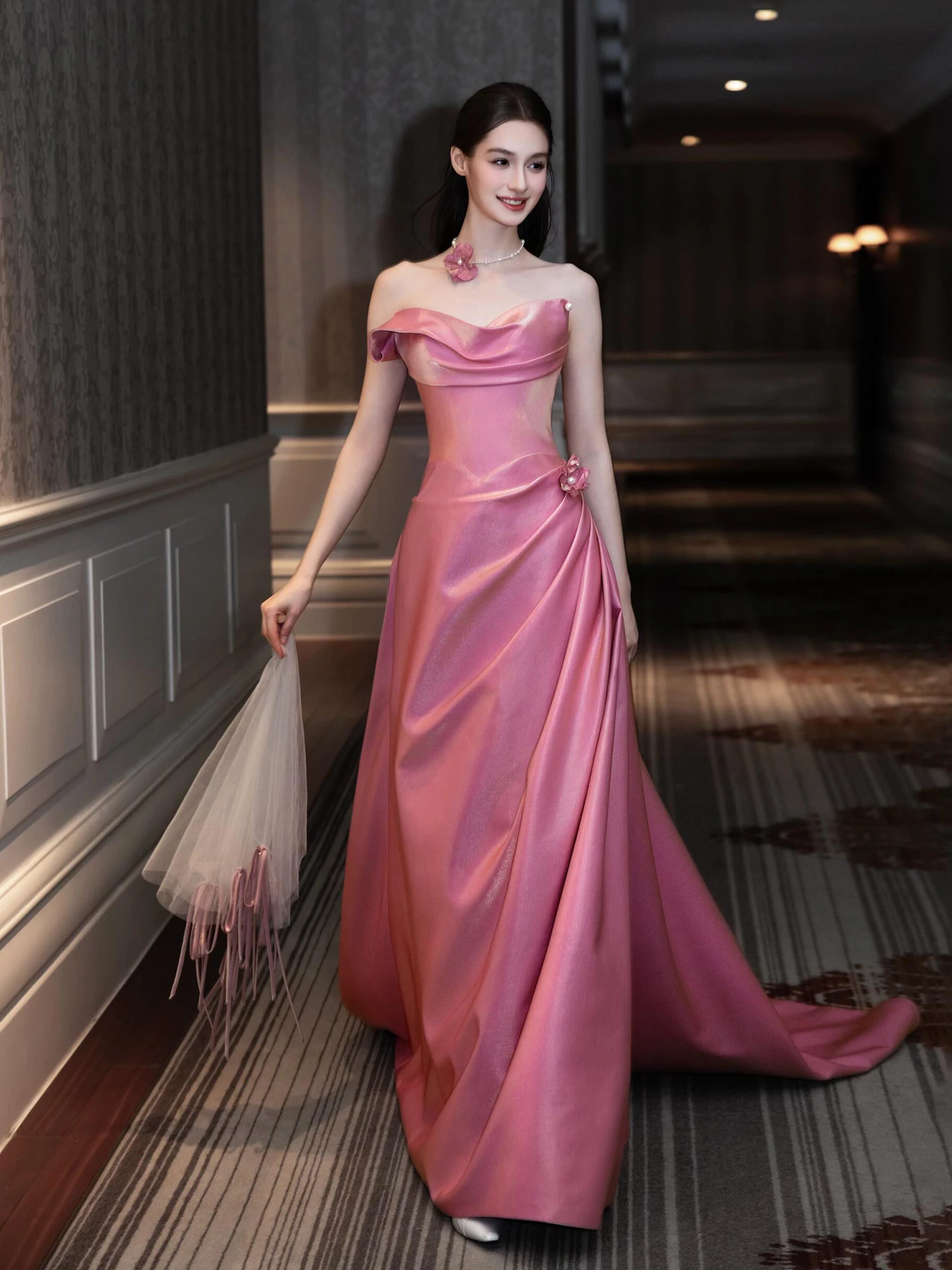 

Вечернее платье для взрослых: атласное, с бретельками, длинное, для дня рождения, свадьбы, торжественных мероприятий