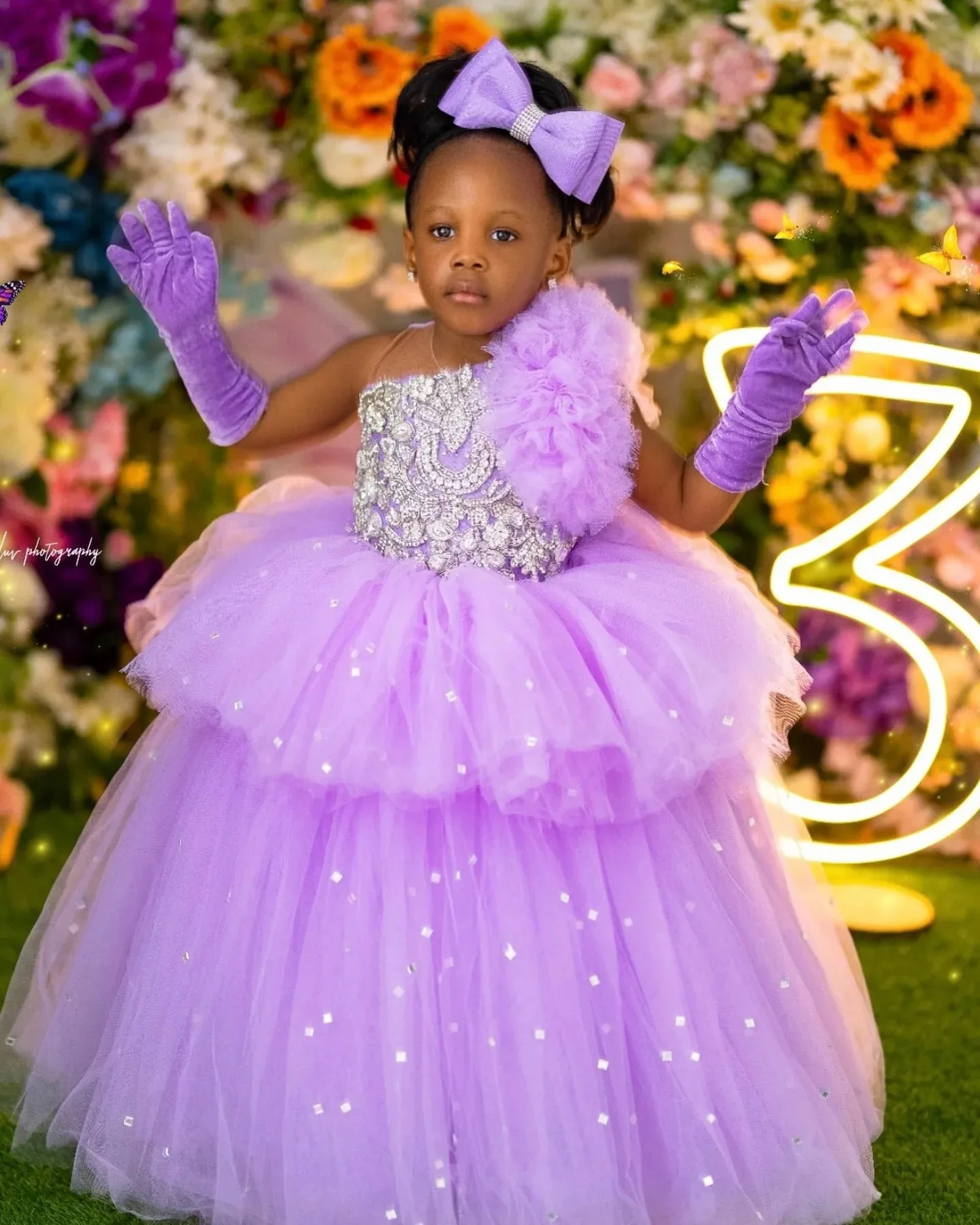 

Customized Crystal Purple Flower Girl Dresses for Wedding Appliques Ruffles Baby Girl Birthday Party Gowns First Communion Gowns