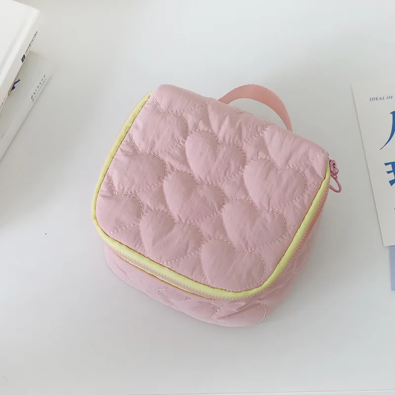 Borsa per il trucco Cute Love versione coreana Borsa per il lavaggio della borsa da viaggio portatile di grande capacità