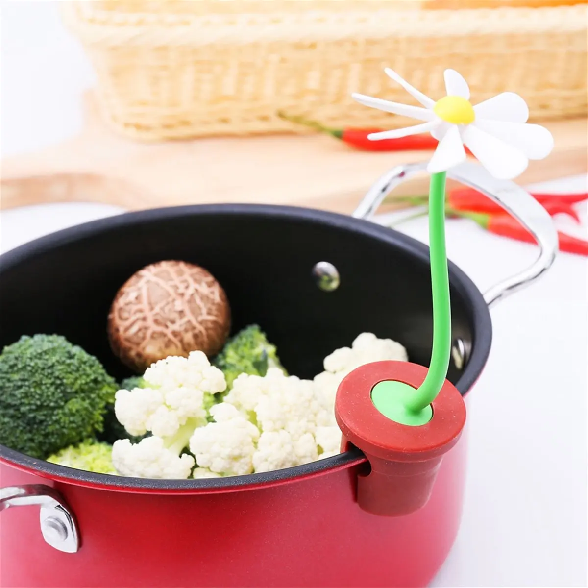 N14R Top Daisy Flower Shape Anti-Overflow Bracket Lifting Insulation Pad Kitchen Gadgets