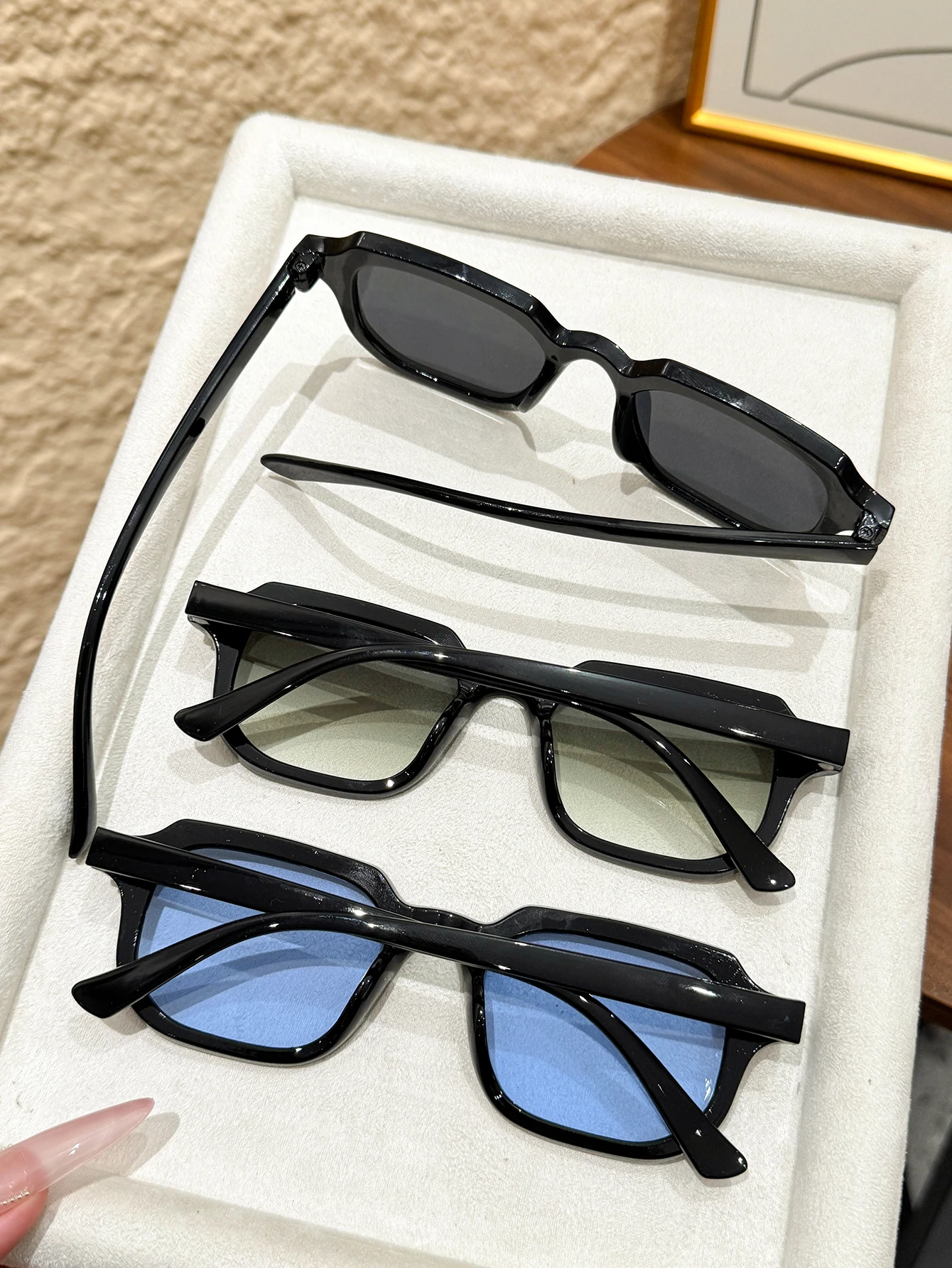 3-teiliges Set klassischer kleiner quadratischer Sonnenbrillen für Damen und Herren, hochwertige Sonnenbrillen für Reisen und Autofahren, Bonbonfarben – Detail 6