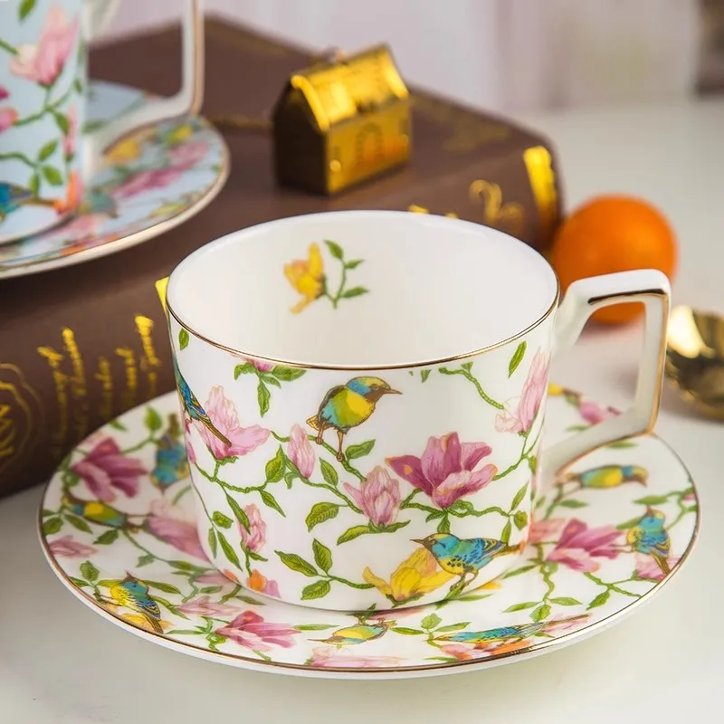 Wourmth 270m lSinple Fashion Ceramic Coffee Cup set European Large Capacity Elegant Red Cup Quality Bone China Cup TeaCup Disc