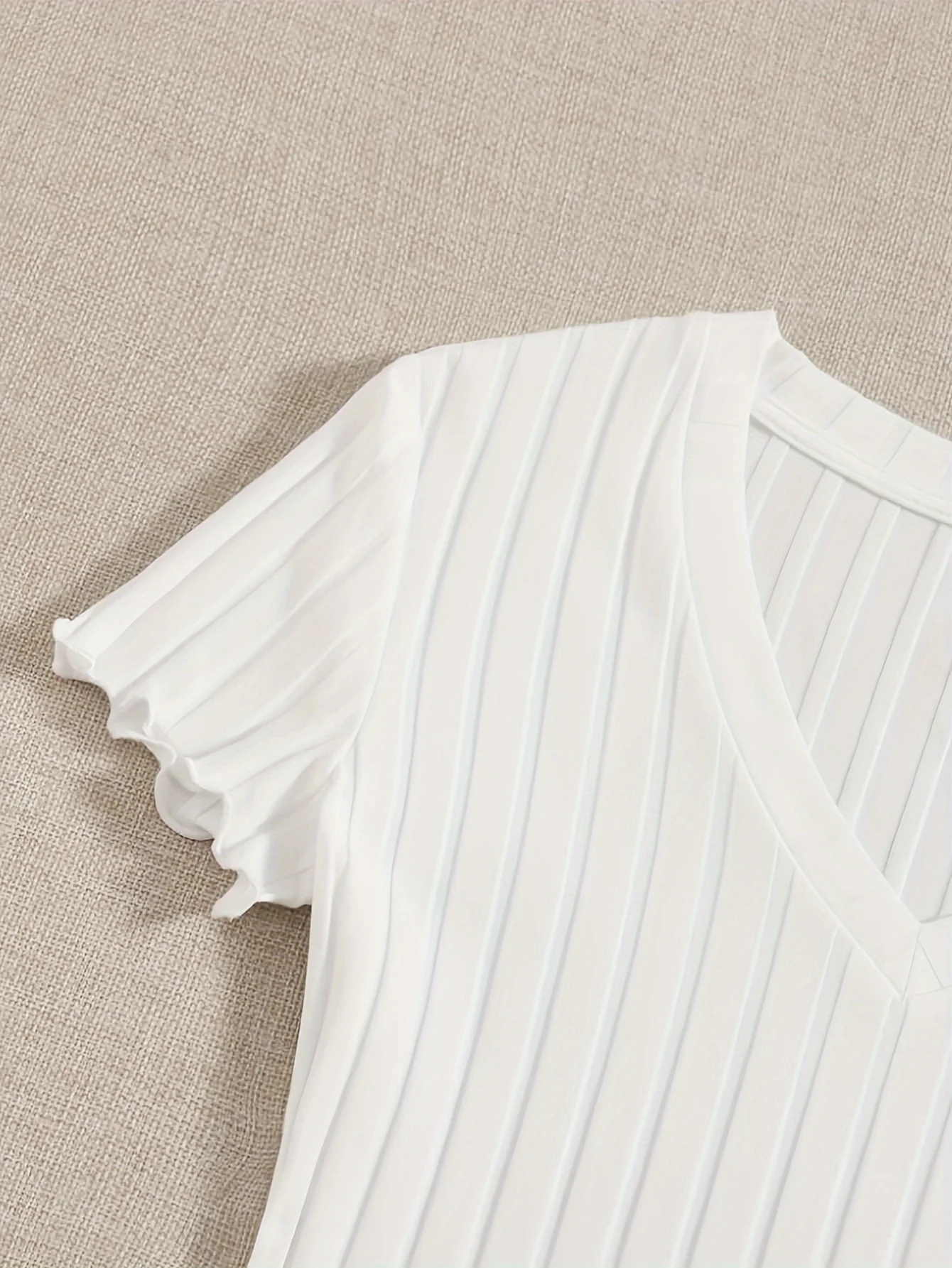 Neues kurzärmeliges, schmales T-Shirt mit V-Ausschnitt, sexy und vielseitiger, eng anliegender Jumpsuit. – Detail 9