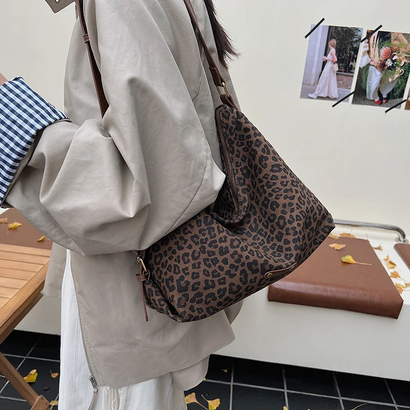 

Korean Style Casual Large-Capacity Tote Bag 2025 New Style Lazy Style Single Shoulder Crossbody Bag Commuter Bag 1506SH