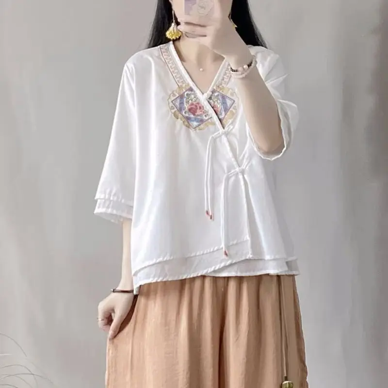 

Xia Xin Chinese Vintage V-Neck Slant Collar Button Shirt