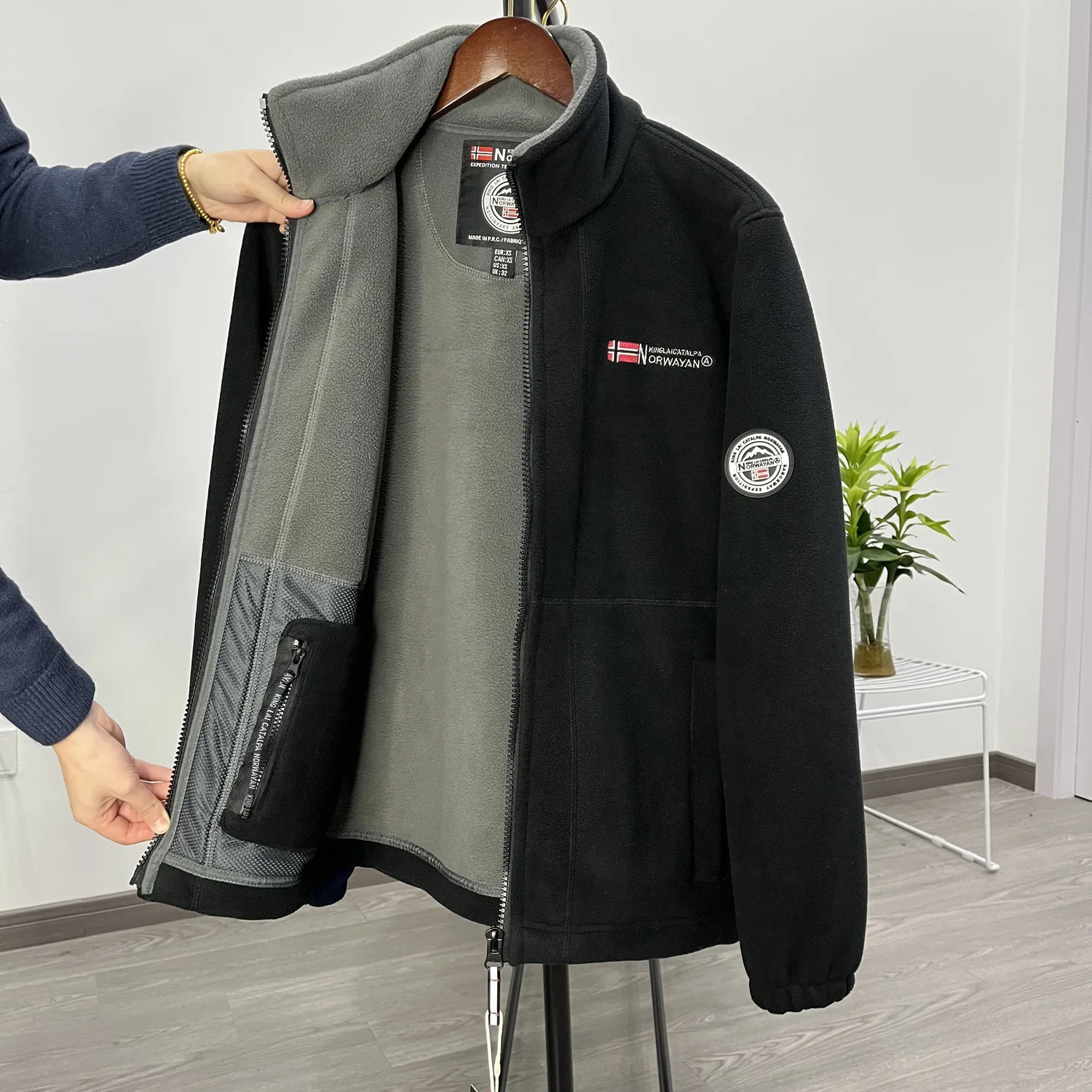 

Winter Wool Jacket Men's Mountaineering Double-layer Thick Pocket Jacket Outdoor High Neck Windproof Skiing Sweatshirt Jacket Me