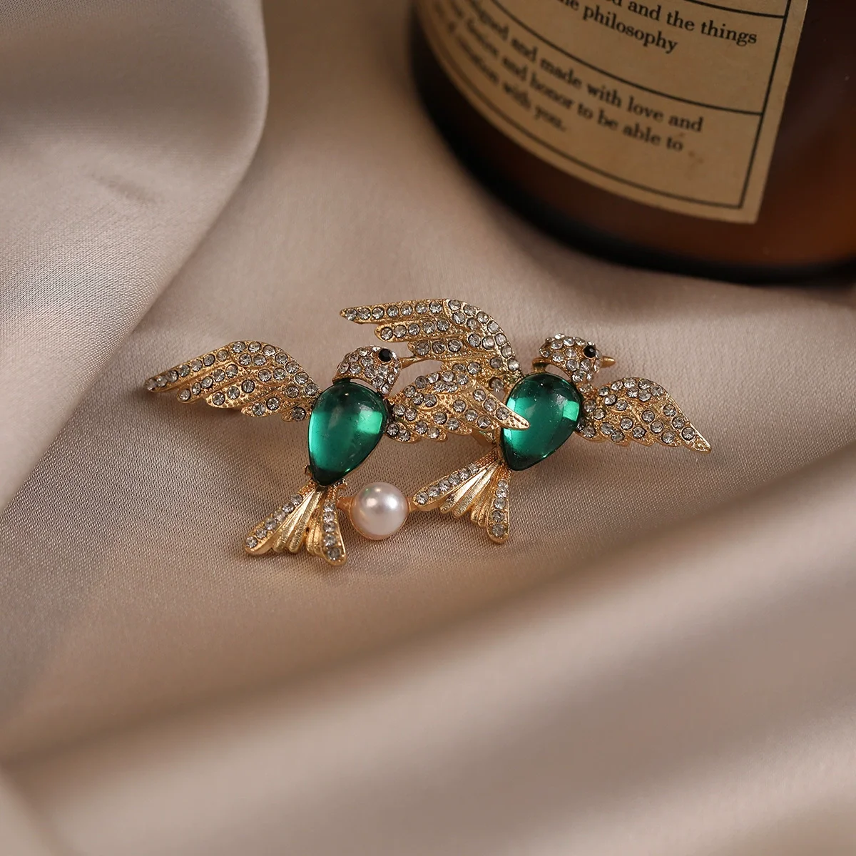 Green Lovebird Brooch for Women Elegant Twin Bird Swallow Lapel Pins Coat Suit Jewelry Accessories Gift Ornament
