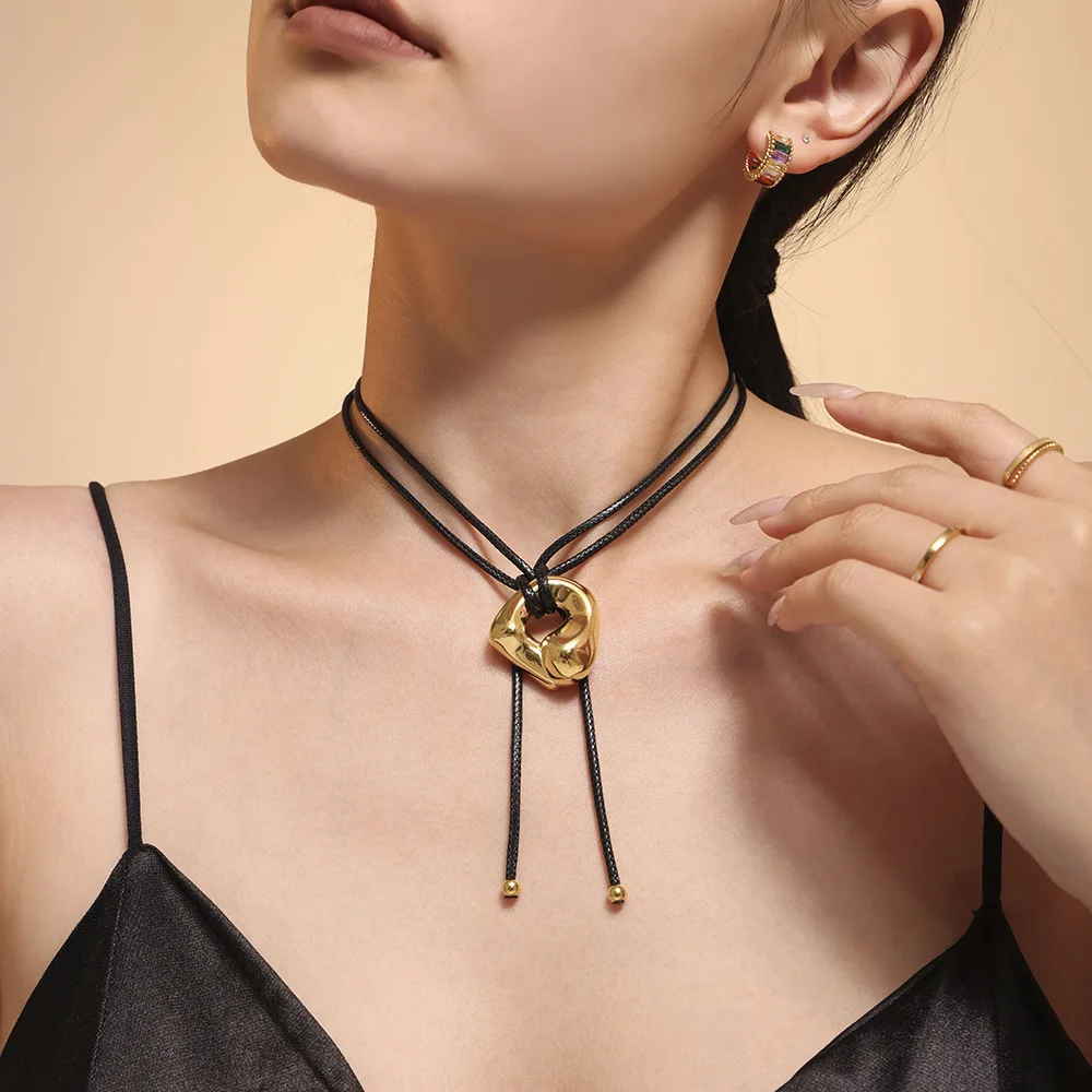 

New 2025 French Heavy-Duty geometric figure Necklace Double Wax Rope Luxe Versatile Sweater Chain