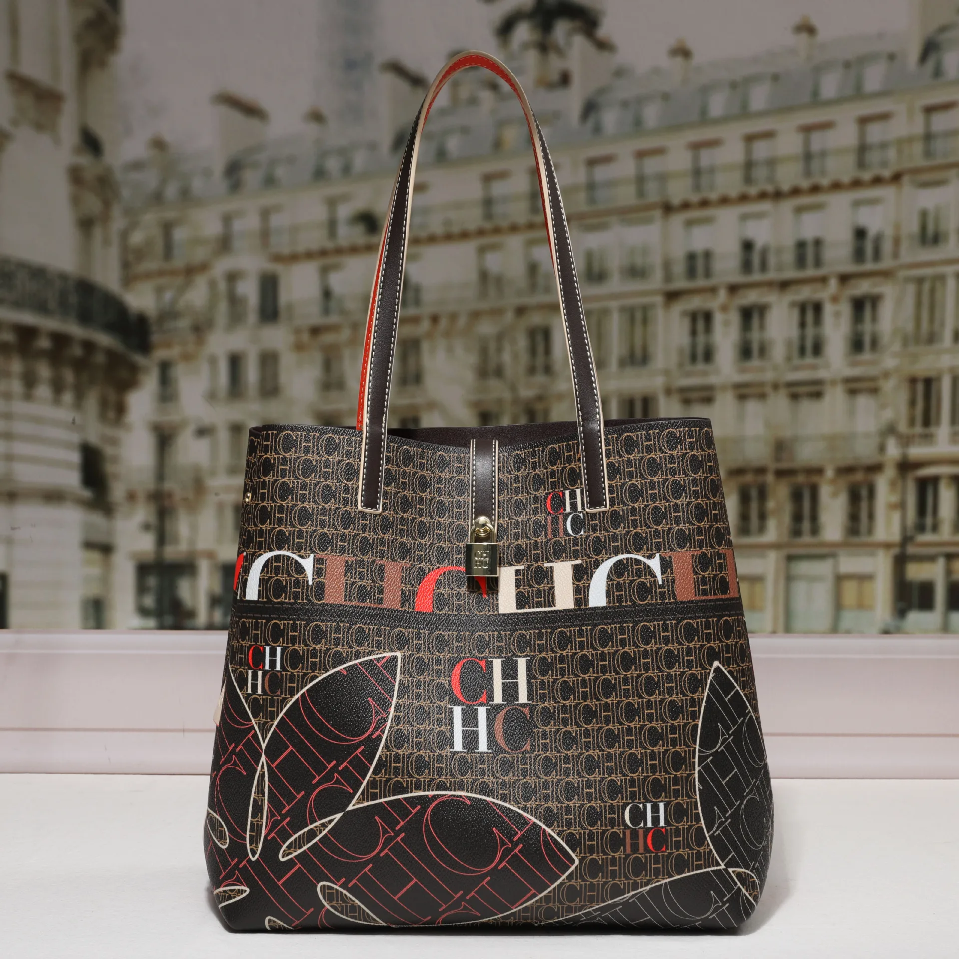 Дизайнерская сумка-тоут CH TOT – обзор и цена Tote Bag Leather Monogram