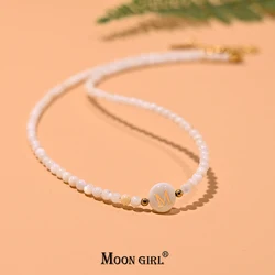 Collana con perline di conchiglia naturale da 3MM con iniziale in madreperla per donna 26 lettere gioielli in acciaio inossidabile MOON GIRL Design