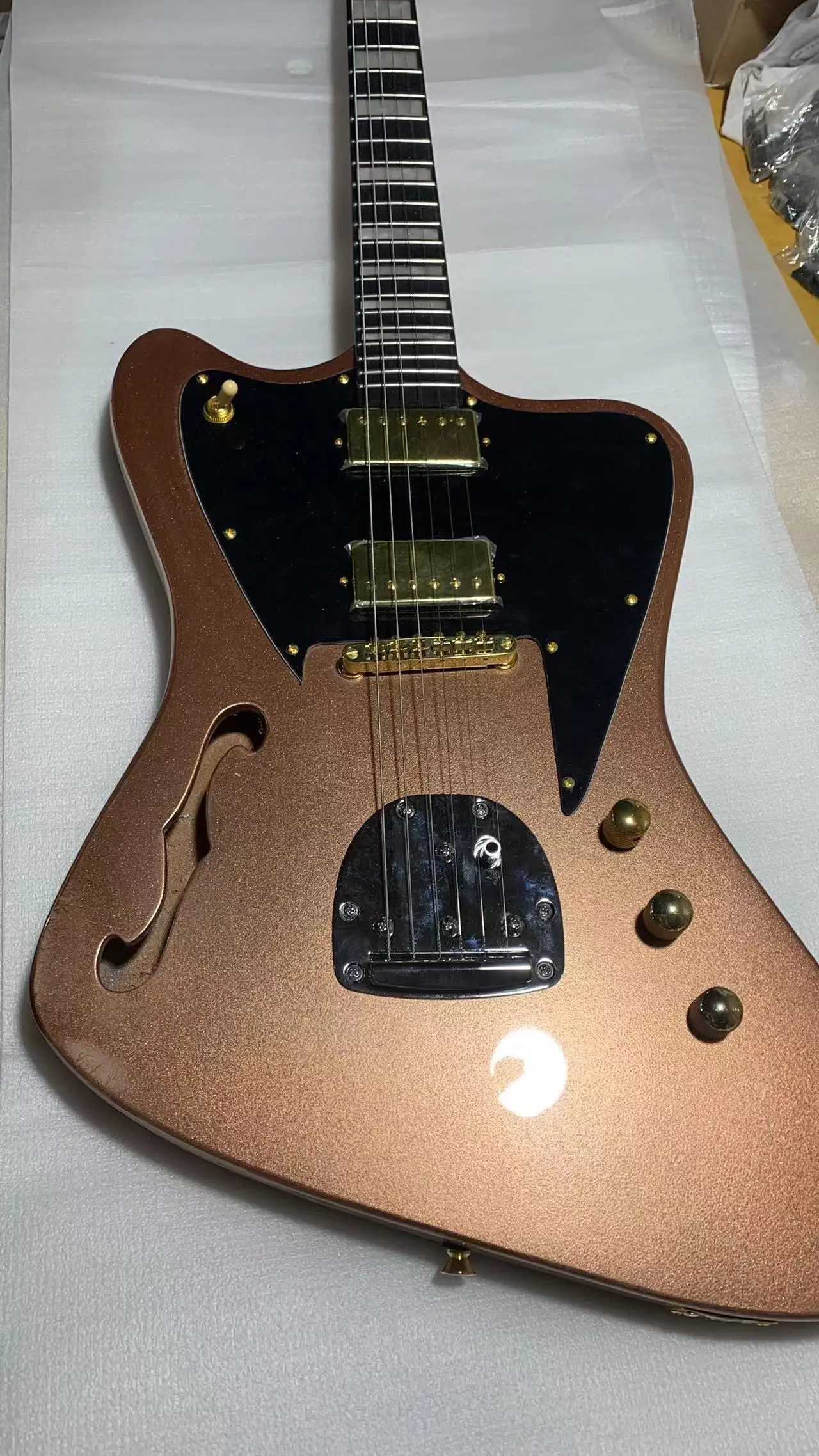 Chinese factory makes high-end custom 6-string electric guitars, semi-hollowed out body, rose gold, support custom, free shippin