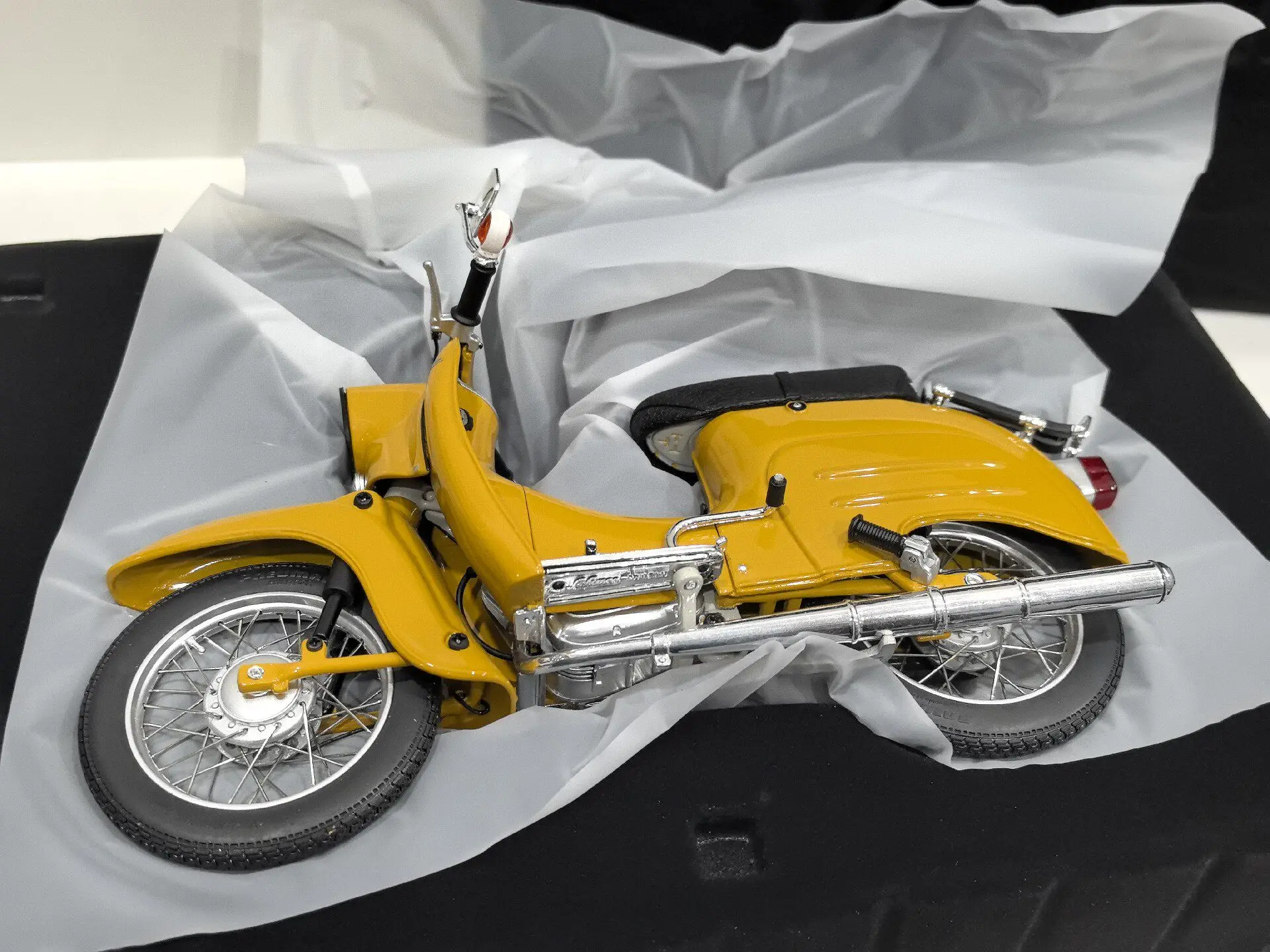 Diecast Schuco 1/10 Scale Simson Schwalbe KR51/1 Motorcycle D6M7 Alloy Car Model view 6