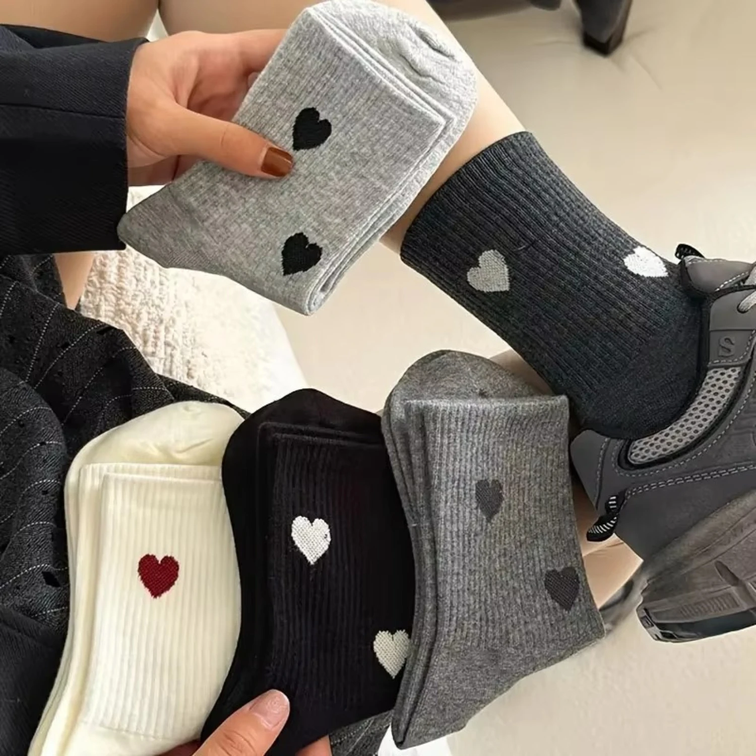 5/10/15/20 Pairs of winter women's heart-shaped pattern mid tube socks, breathable socks that prevent cold and keep warm