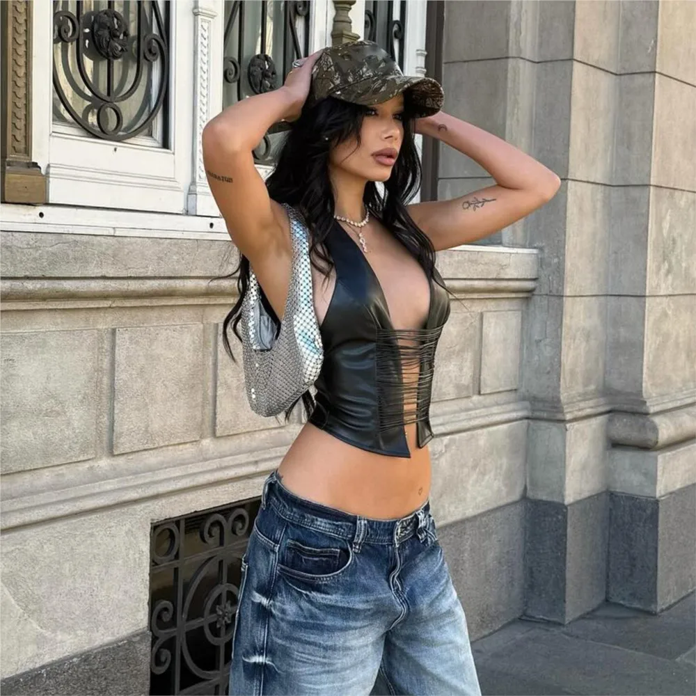 レディース服 レザー ホルターネック セクシー ベスト バックレス ヴィンテージ トレンディ ホローアウト バケーション オールマッチ 気質 ファッション トレンド