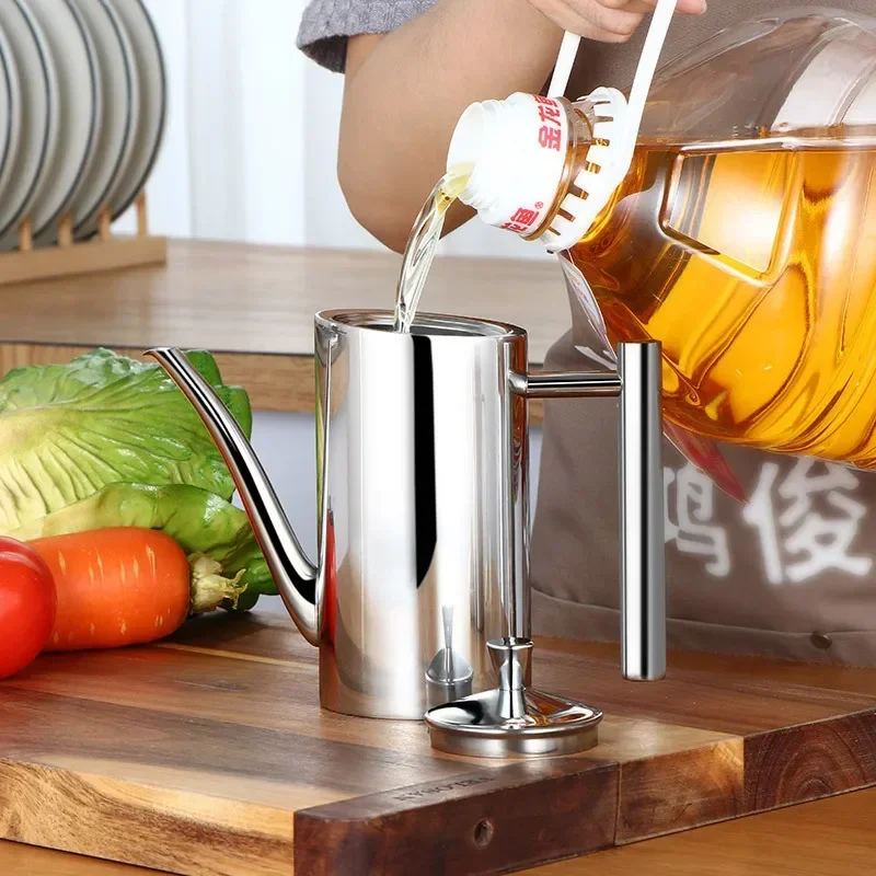 Stainless Steel Olive Oil Bottle Vinegar Juice Dispenser Seasoning Blender Oil Tank Kitchen Accessories 500/700 Ml