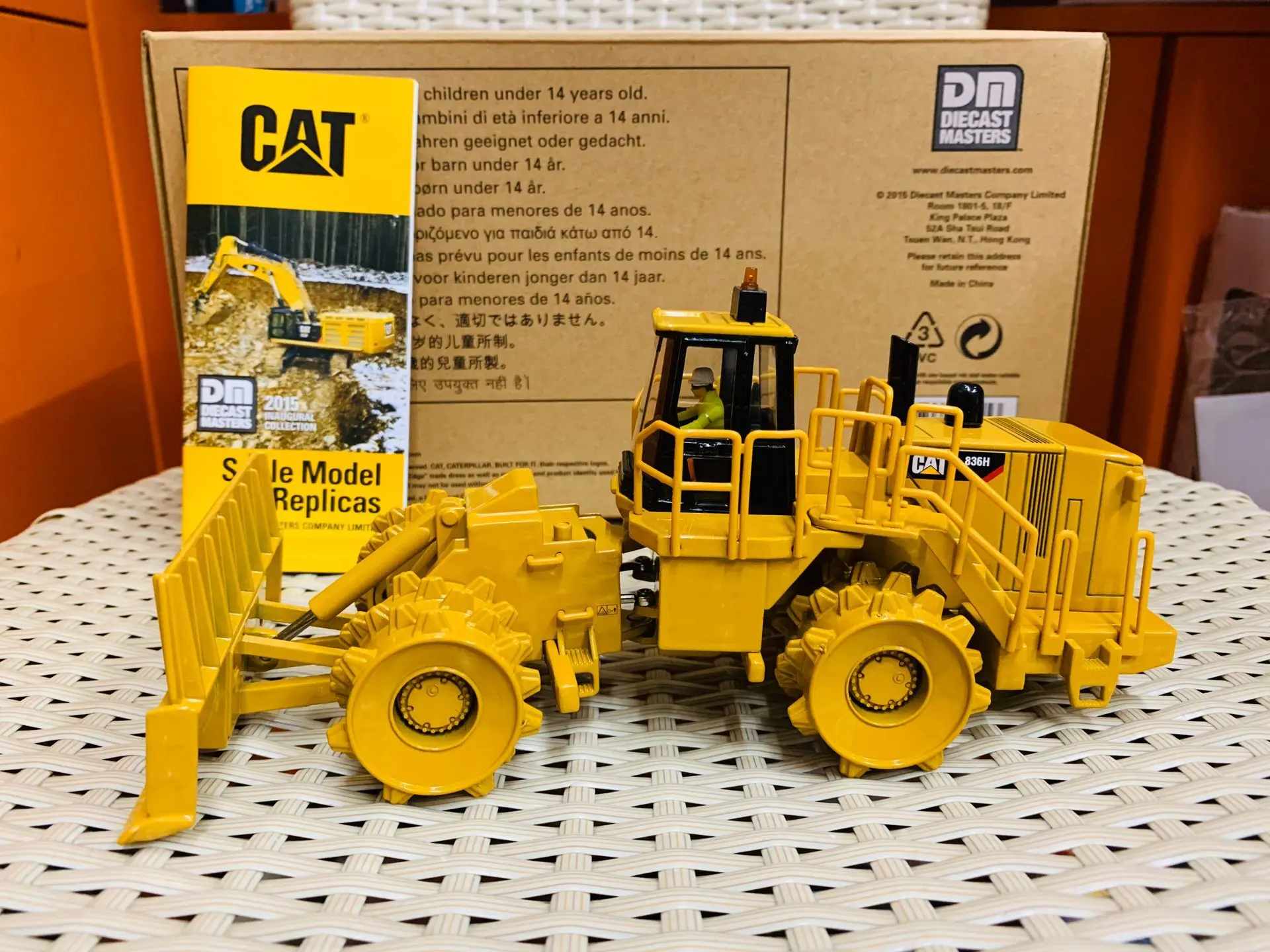 

836H Landfill Compactor 1/50 Scale DieCast Masters DM85205