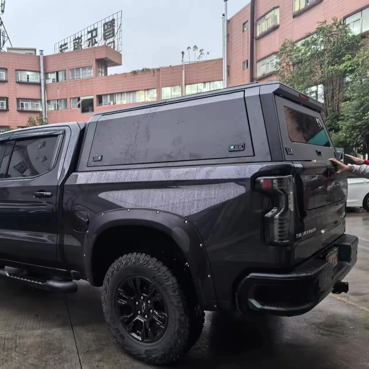 

Custom Aluminum Tonneau Cover Deluxe Waterproof Hard Pickup Truckcanopies Truck Canopy Tonneau Cover For Tunder 2022+ 6.5Ft