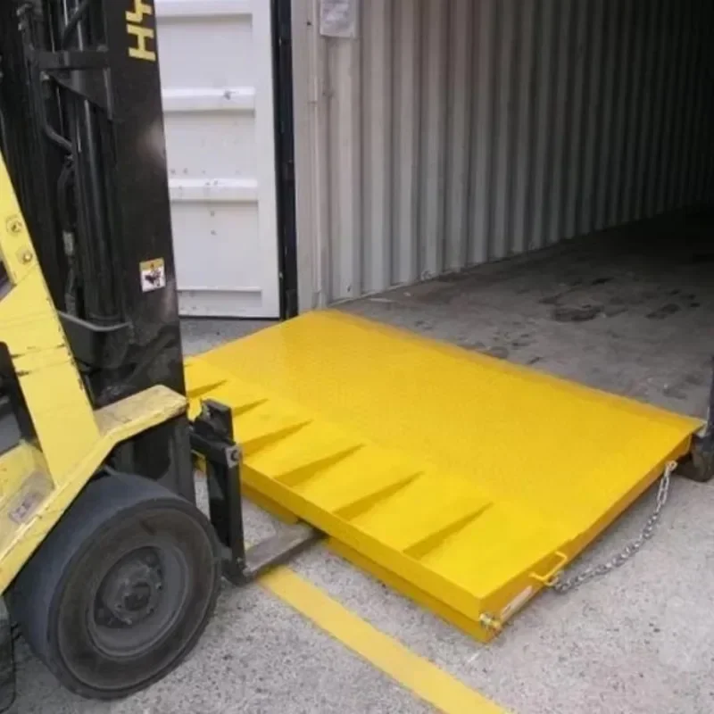 Heavy dut steel dock board provide loading and unloading capabilities