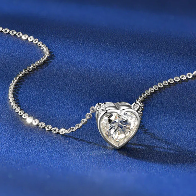 

Ehhai 8x8mm 2CT Heart Cut Moissanite Solitaire Pendant Necklace for Women S925 Sterling Silver Fine Jewelry Wedding Gifts Choker