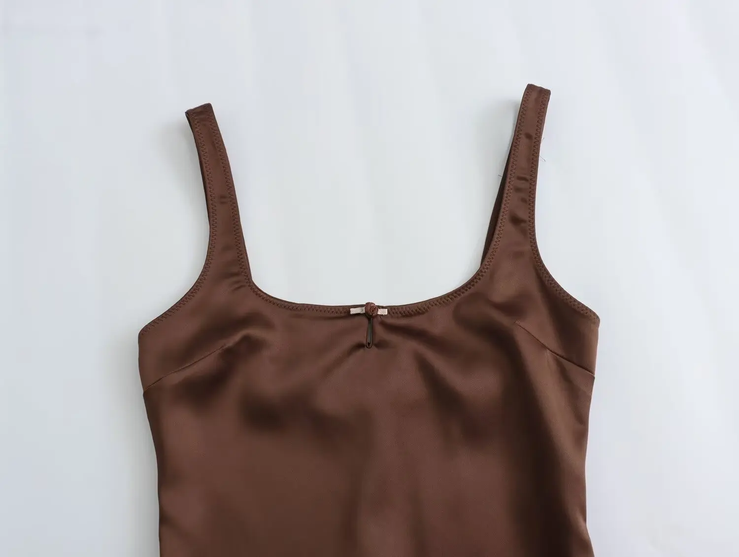 فستان نسائي جديد لموسم الربيع من الحرير الساتان بتصميم ملابس داخلية JNLEAOG تنورة خيالية بدون أكمام من البوليستر للارتداء اليومي