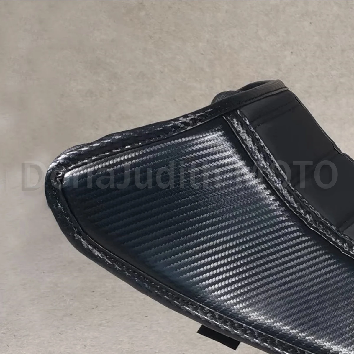 Imitacja włókna węglowego Gąbka Poduszka Modyfikacyjna Miękki Pokrowiec na Siedzenie Pogrubiający i zmiękczający wodoodporny DO BMW F900XR F900 900XR XR 900 2021