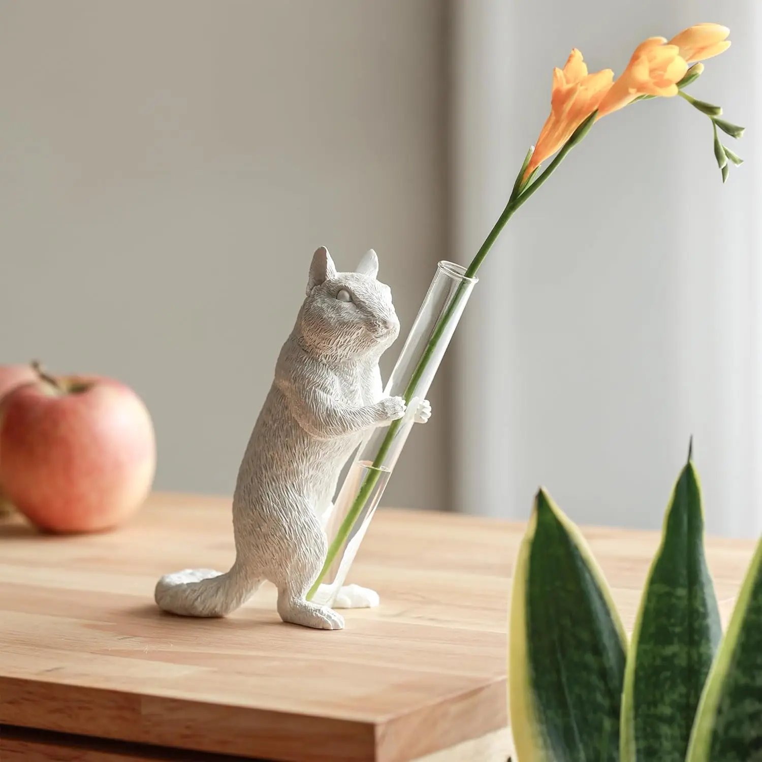 Whimsical Chipmunk Decorative Vase - Handcrafted Art, Realistic Charm, White Single Flower Vase For Modern Living Room Decor