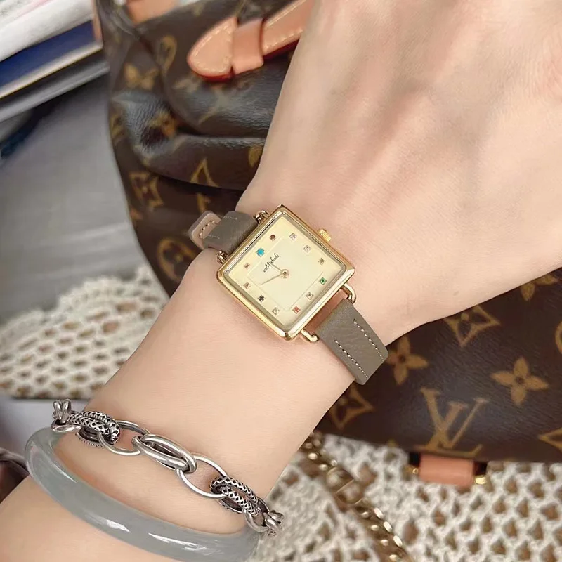

New square leather strap women's watchlight luxury French retro stylewomen's watch with seven-color stones, women's accessories.