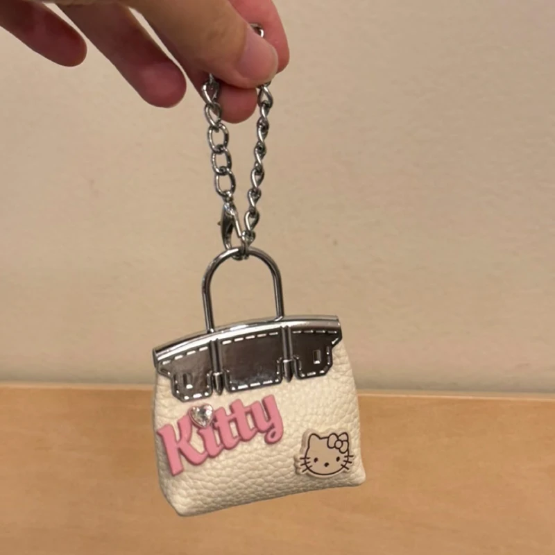 Kawaii Mini HelloKitty المفاتيح سلسلة معدنية الديكور حقيبة صغيرة قلادة فتاة القلب حلقة رئيسية Diy بها بنفسك اكسسوارات لفتاة النساء هدية