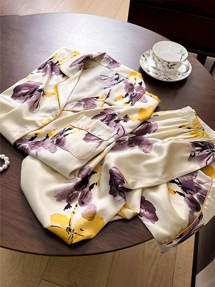 

New high-quality silk pajamas, short sleeved pants set, home clothes printed