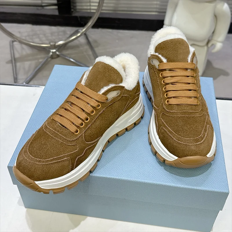 تتميز الأحذية الرياضية غير الرسمية المصنوعة من الصوف للشتاء عالي الجودة بنعل خارجي مزدوج الألوان متين وخفيف للغاية 25090887