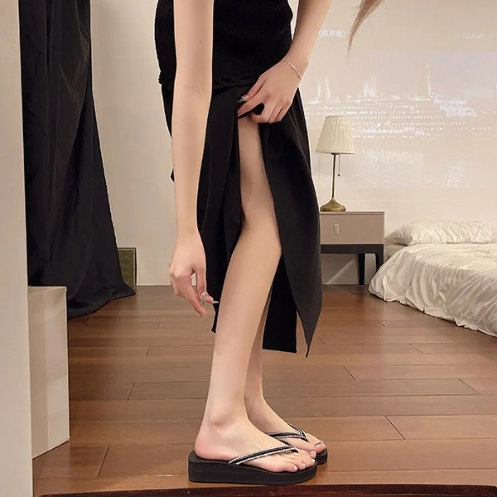 Klapki EVA z grubą podeszwą, zdobione kryształkami, sandały, obuwie plażowe z dżetami, antypoślizgowe klapki streetwearowe, obuwie na zewnątrz.