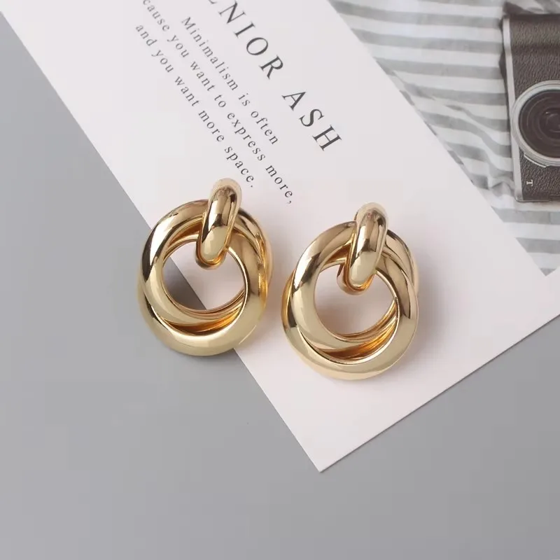 Korean Flower Stud Earrings for Women New Colorful 14Colors Styles Metal Twisted Statement Brincos Sweet Beautiful Jewelry Gift
