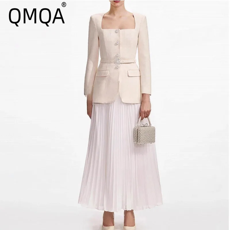 เดรสแฟชั่นผู้หญิง QMQA แบบต่อผ้าสองชิ้นปลอม ดีไซน์หรู คอเหลี่ยม แขนยาว มีเข็มขัด จับจีบ รุ่นใหม่ปี 2026 รหัสสินค้า M1010