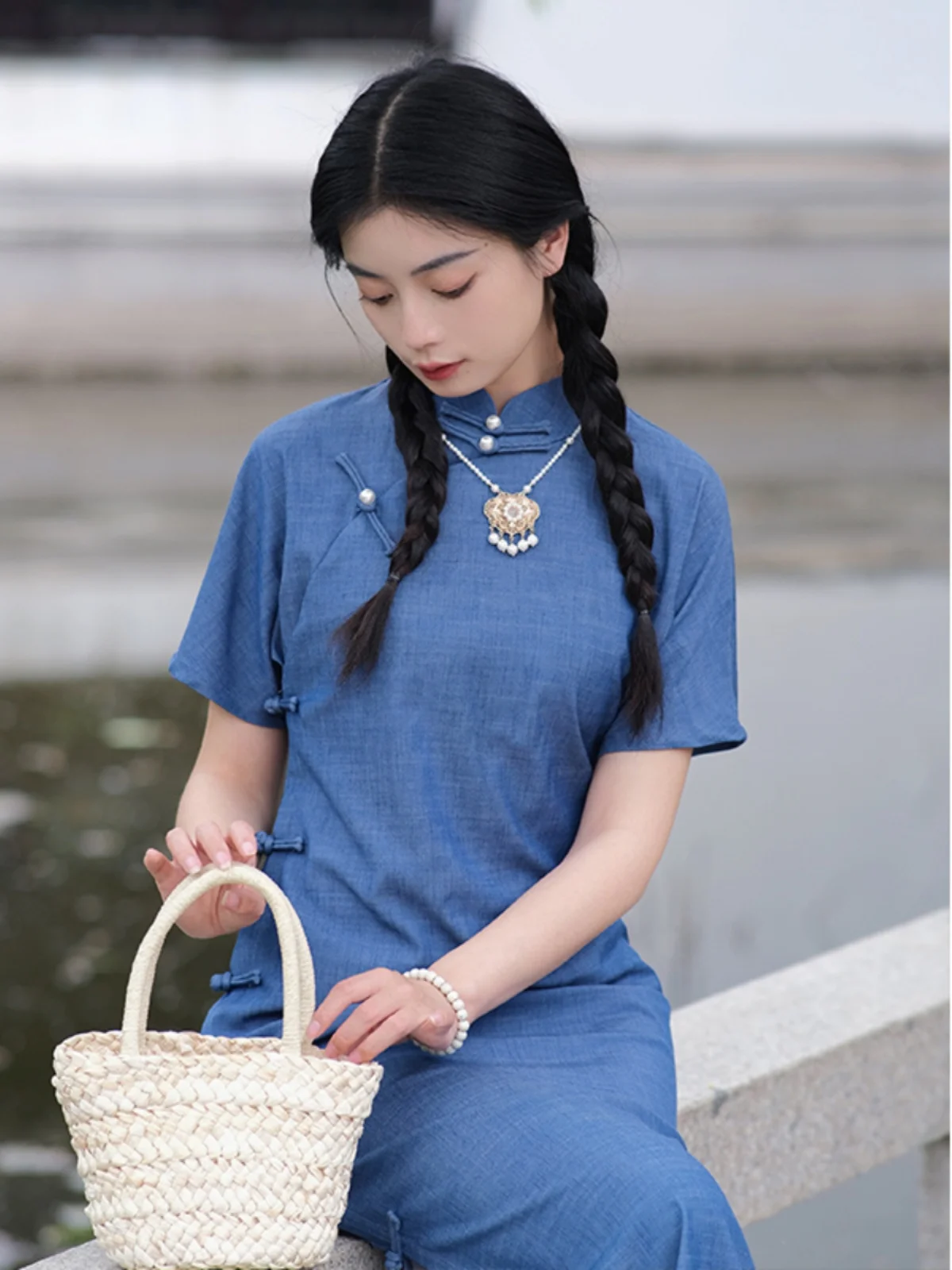 

Синее традиционное длинное платье-ципао с низким разрезом, в винтажном китайском стиле, для повседневной носки, летнее, с коротким рукавом