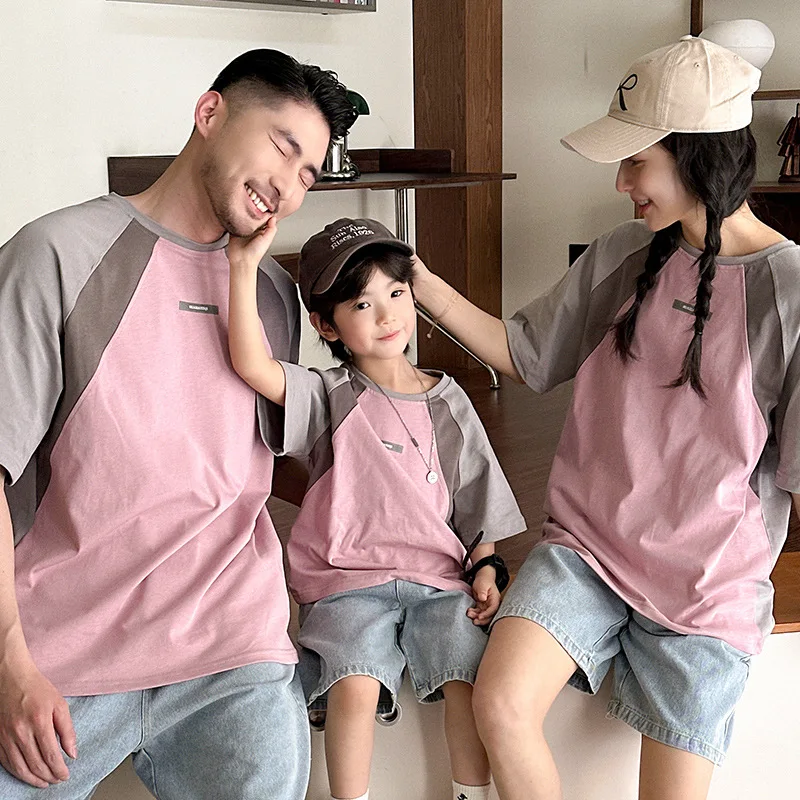 

2024 Summer New Family Pink Tee Shirt Daddy Mommy and Me Denim Shorts Fashion Korean Dad Mom and Son Daughter Matching Clothes