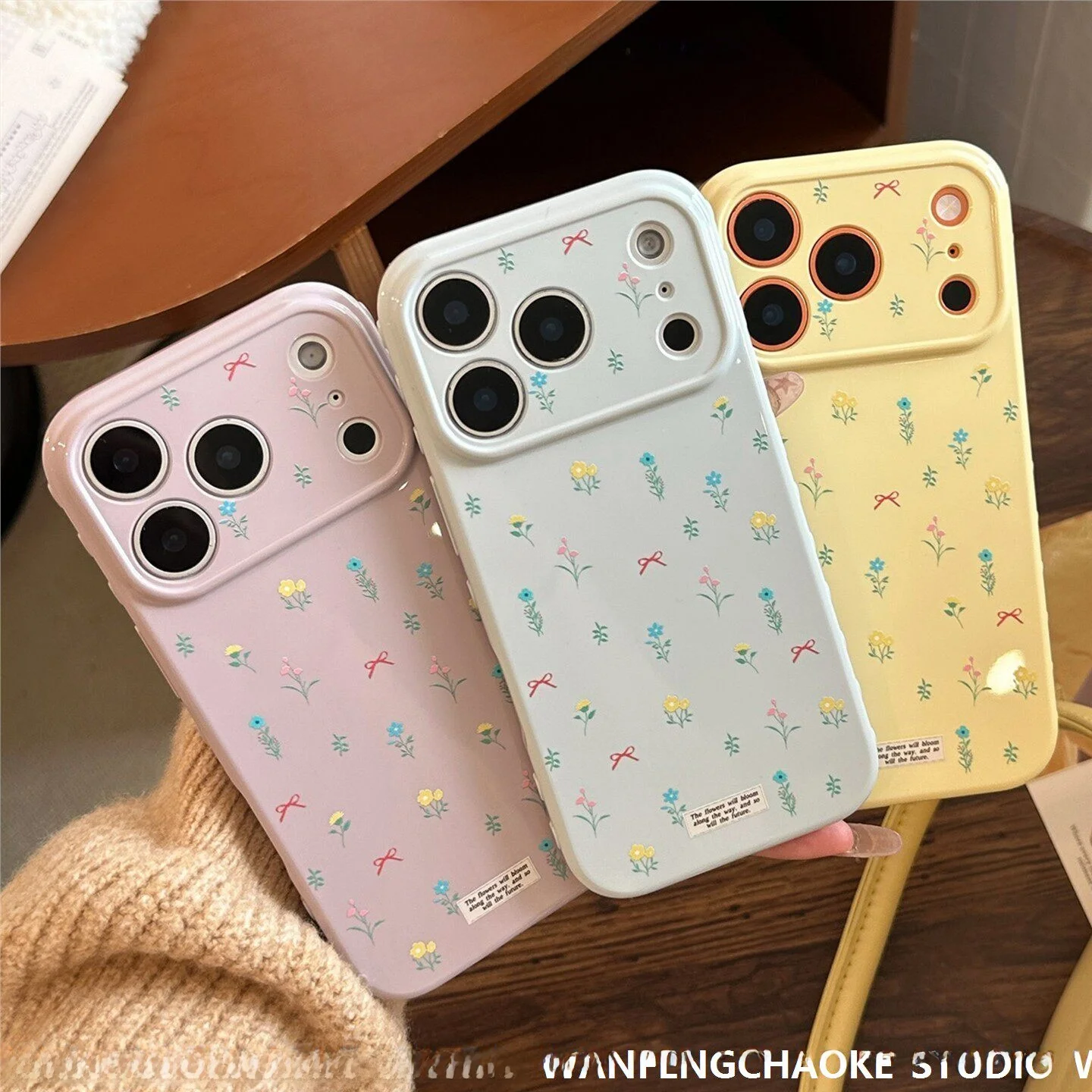 capa-de-celular-17promax-floral-pequena-e-fresca-estilo-primavera-universal-macia-compativel-com-iphone-16-e-14-desig