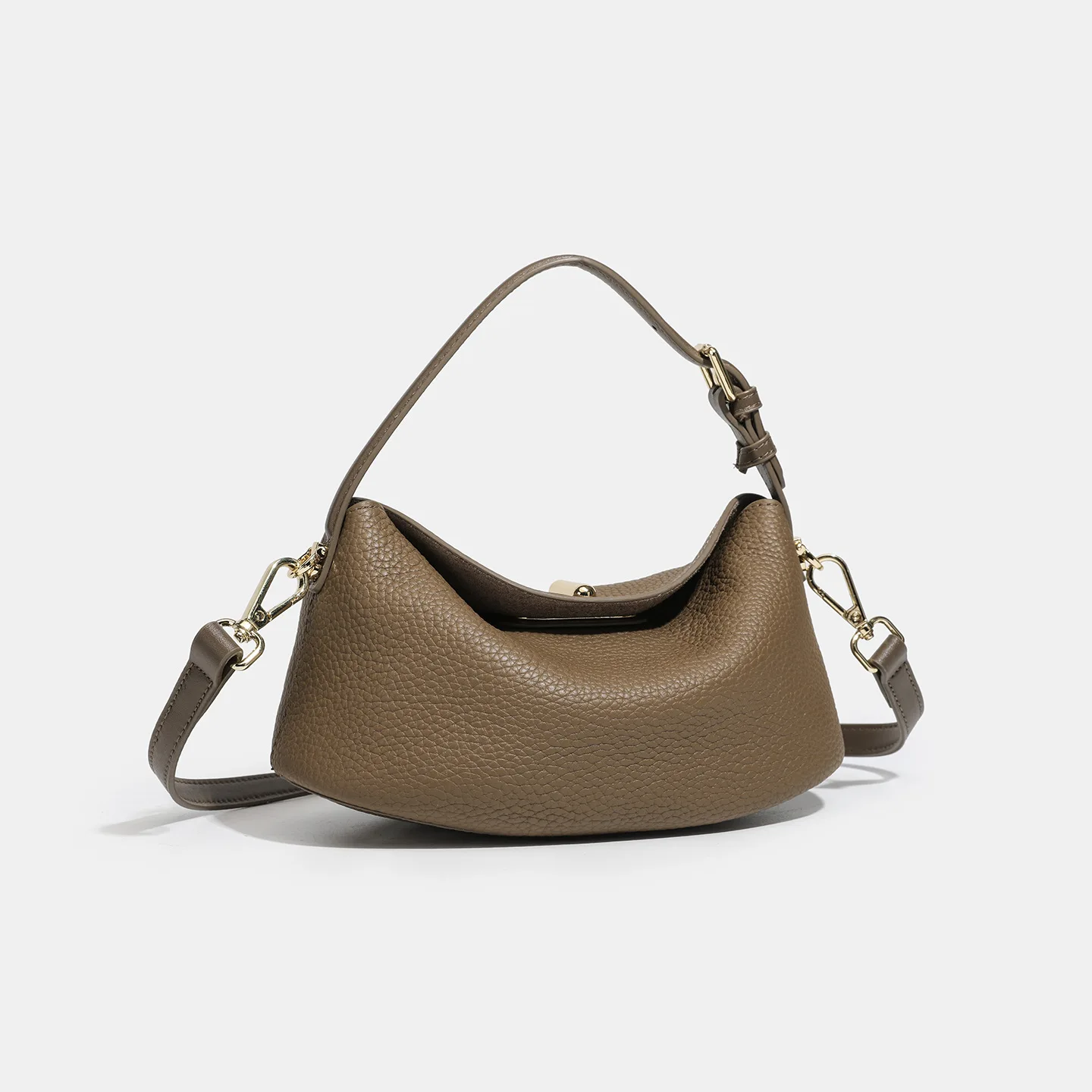 

SS 2025 Essential. Versatile top-grain leather bag, your new go-to for effortless shoulder or hand-carry style.