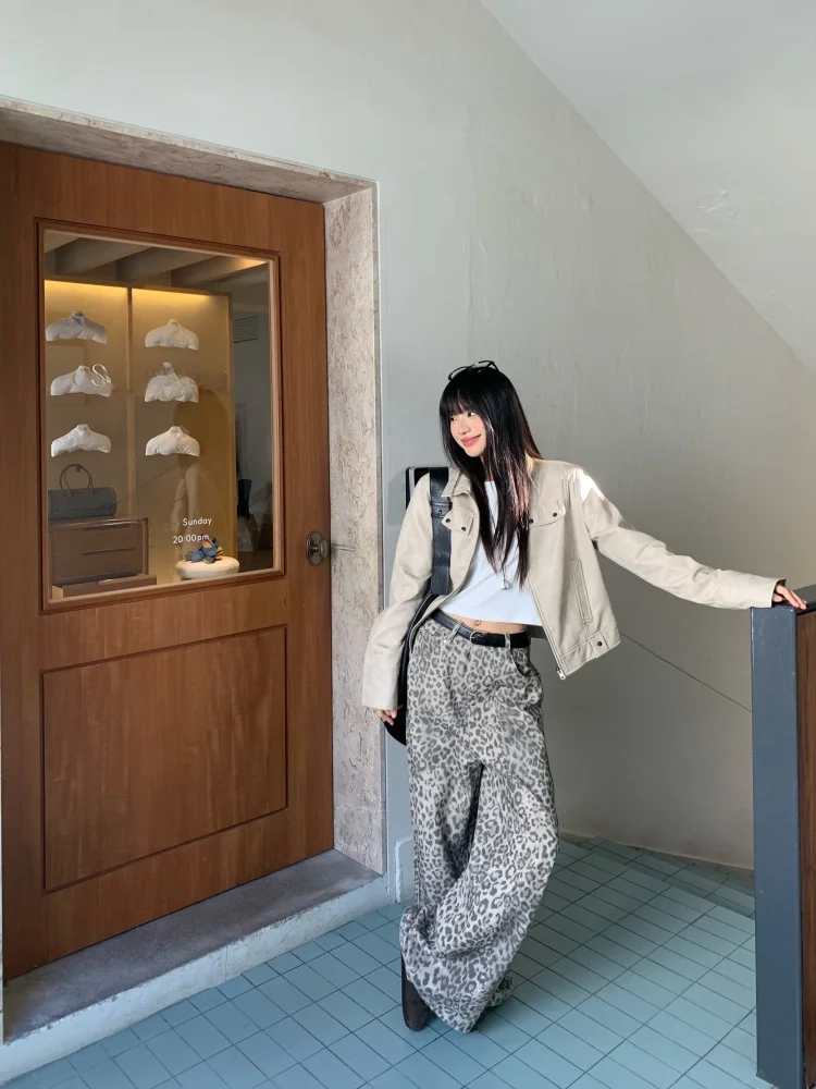 

Kumikumi Spicy Girl Khaki Leather Jacket And Leopard Print Jeans Women's Fashion Set Vintage Style Two-Piece Suit for Spring
