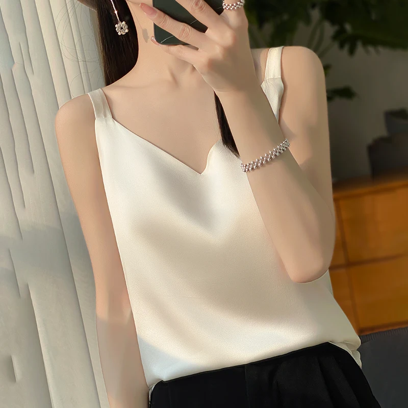 Spring and Summer New Mulberry Silk V-Neck Silk Halter Women Loose Bottom Vest Wide Shoulder Fashion Acetate Satin Wear Thin Top