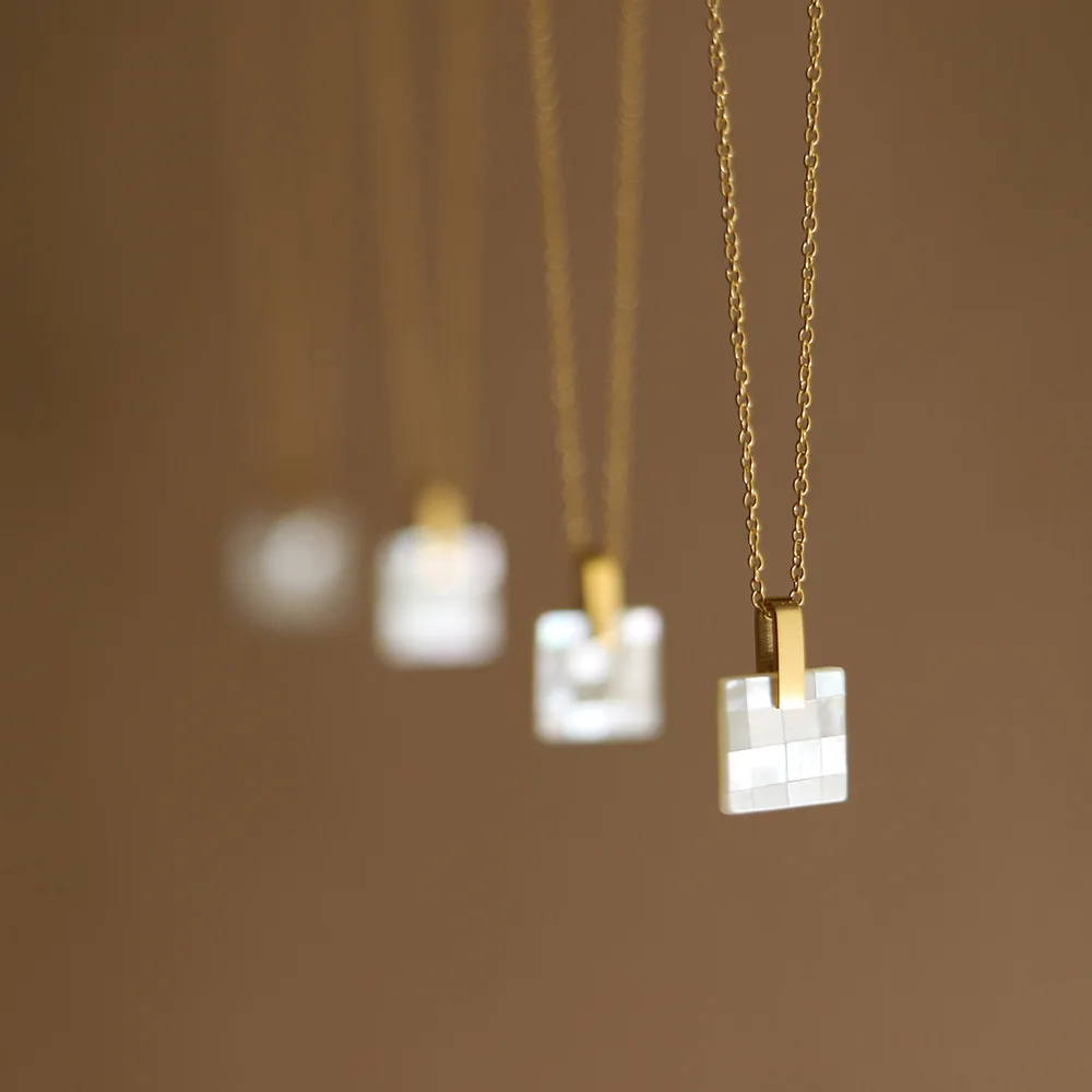 

2023 Luxury Square Shell Charm Necklace for Women Stainless Steel Mosaic Shell Pendant Necklace High Quality Jewelry Gift Party