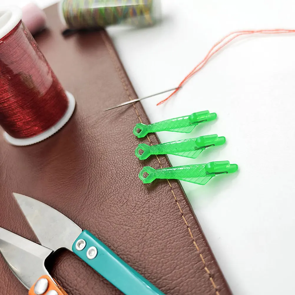 

100Pcs Sewing Machine Needle Threaders Fish Shape Plastic Threading Saving Needle Threader for Small Eye Sewing