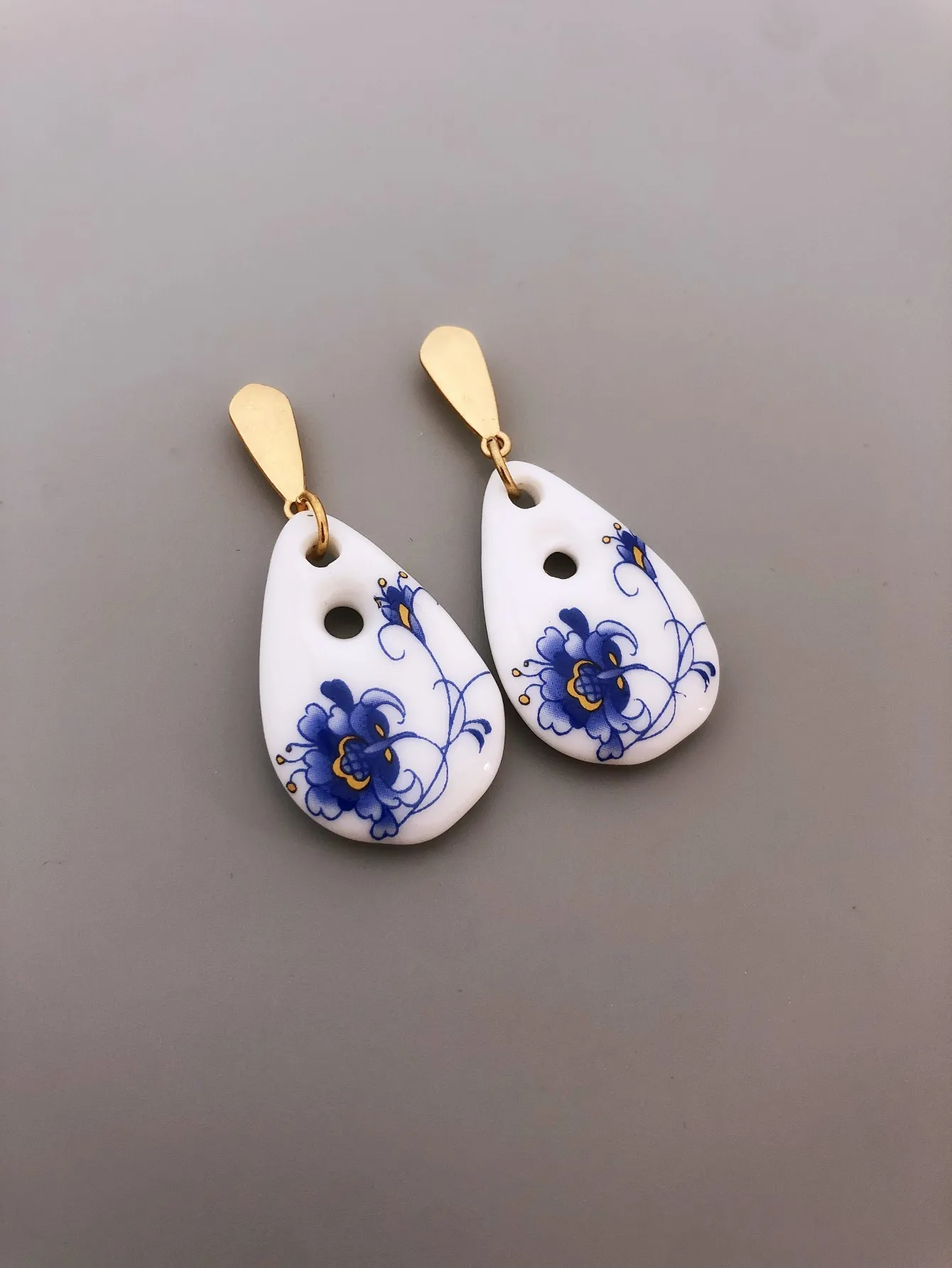 Chic Ceramic Water Drop Earrings for Women, Suitable for Everyday Wear and Special Occasions