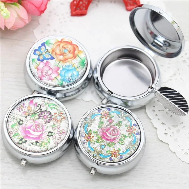 1Pcs Round Shape Ashtray Keychain Eco-friendly Portable Mini Cigarette Keychain Metal Alloy Pocket Smoke Ash Tray Random Color