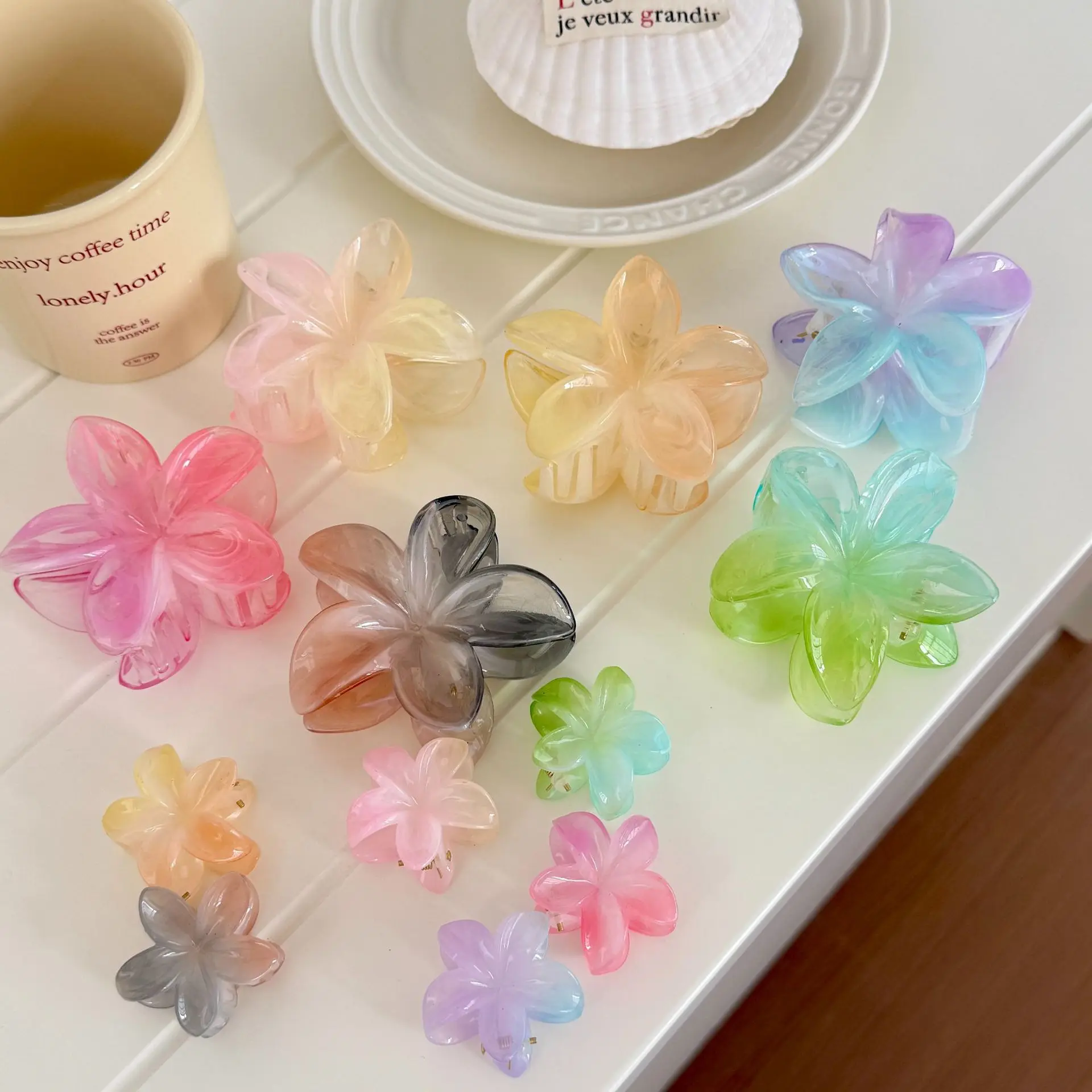 Resin Gradient Plumeria Hair Claw Clip Jelly Clear Color Gentle Spring Floral Ethereal for Women Everyday Casual Wear Premium