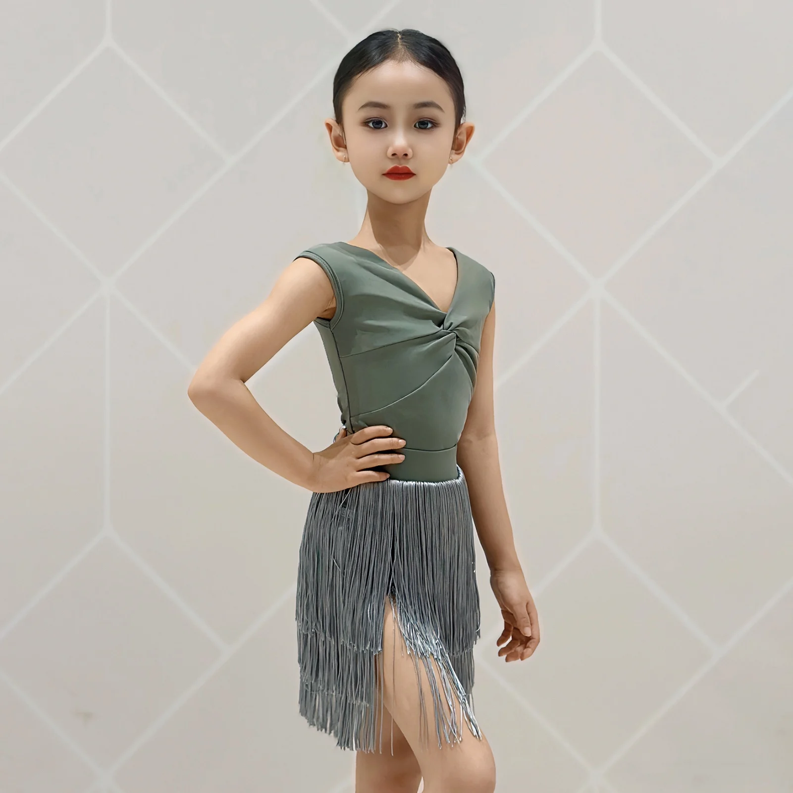 Girls Latin Dance Dress Performance Costumes V-neck Tops Tassels Skirts Samba Dance Practice Clothes Competition Wear DQL10809